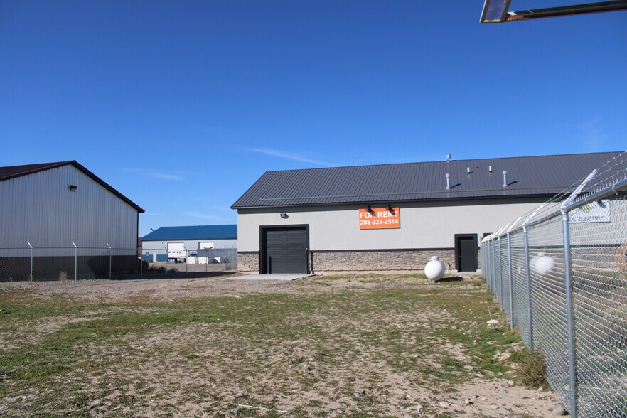 More Photos Of 57 W 465 N, Blackfoot Light Manufacturing For Lease