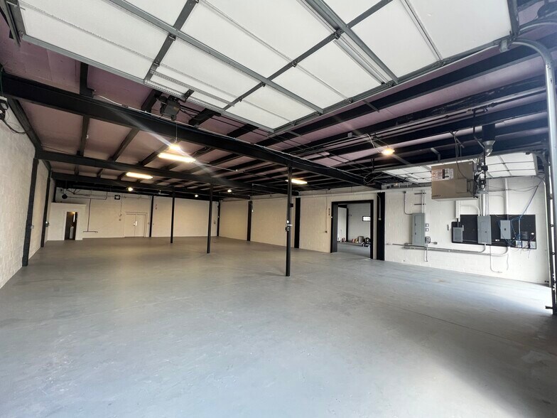 More Photos Of 835 N Capitol Ave, Indianapolis Light Distribution For Lease