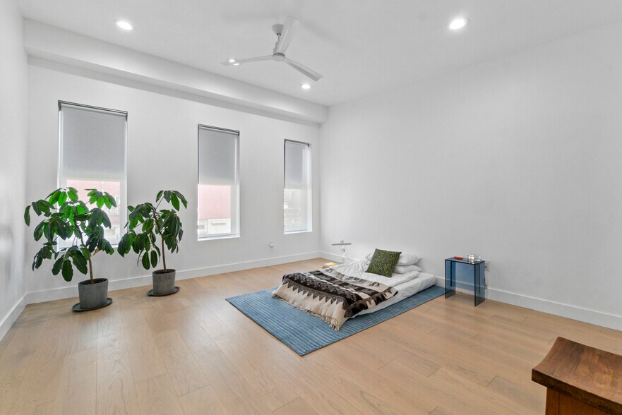 More Photos Of 422 S Highland Ave, Baltimore Storefront Retail Residential For Sale