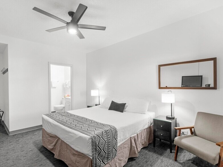 More Photos Of 475 W Main St, Escalante Hotel For Sale