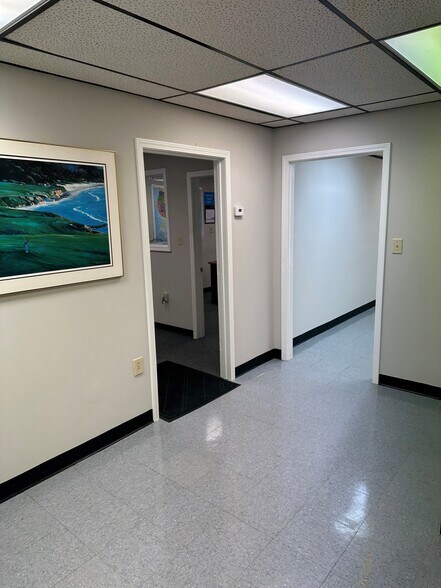 More Photos Of 120 Commerce Cir, Fayetteville Office For Lease