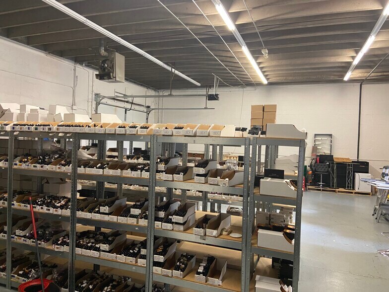 More Photos Of 1565 Kenmore Ave, Kenmore Showroom For Lease