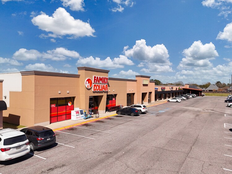 More Photos Of 400 W St. Francis St, Brusly Storefront For Lease