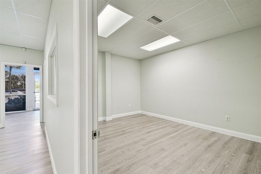 More Photos Of 5404 Hoover Blvd, Tampa Medical For Sale