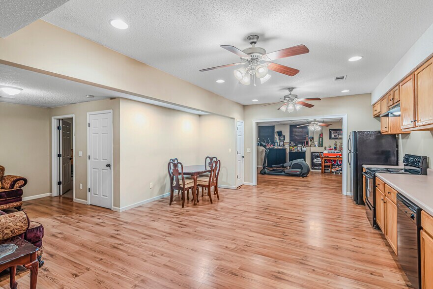 More Photos Of 170 St Gabriel Way, Fayetteville Light Manufacturing For Sale