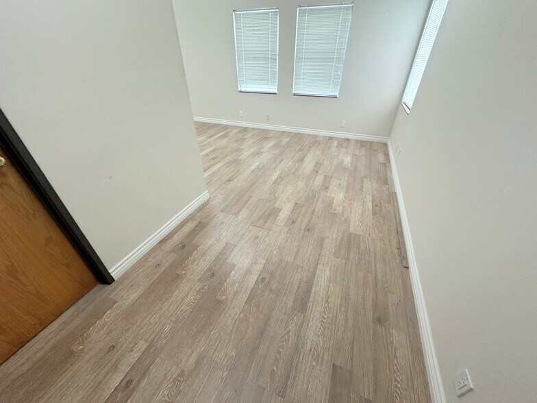 More Photos Of 14654-14664 Victory Blvd, Van Nuys Office For Lease