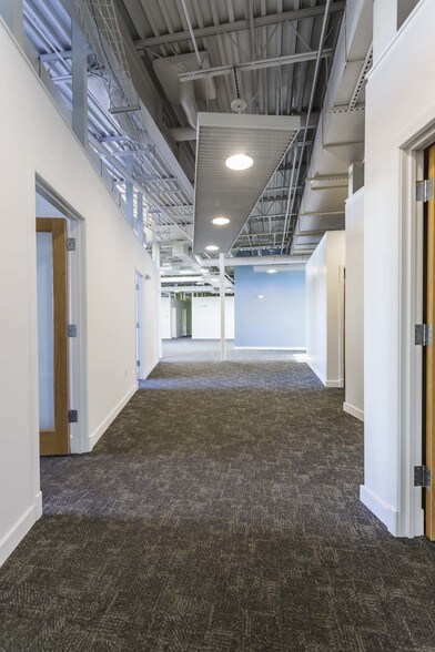More Photos Of 900 Spring St, Jeffersonville Medical For Lease