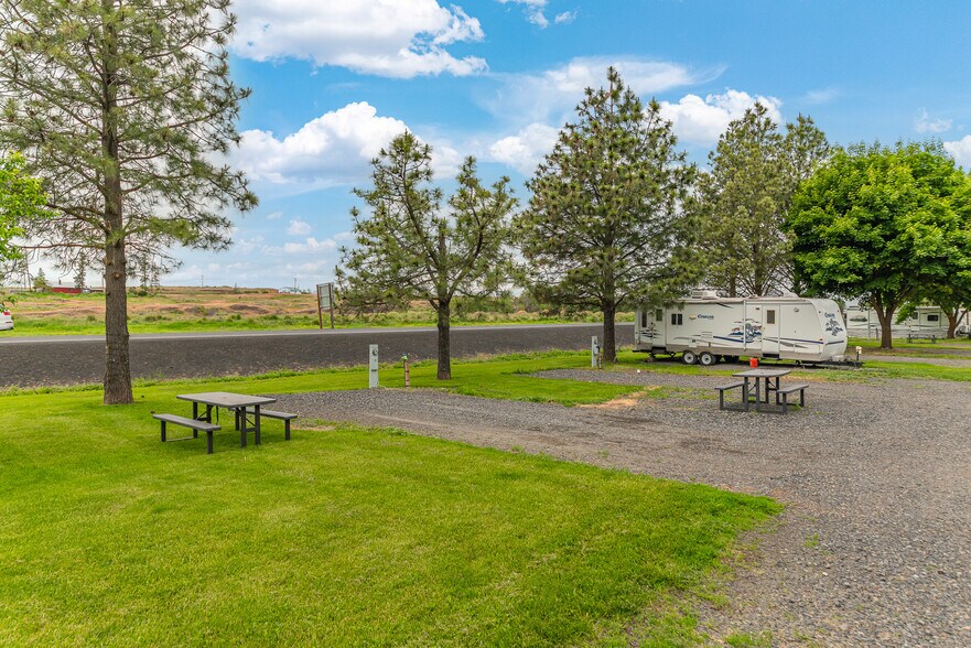 More Photos Of 14 Portland St NW, Wilbur Trailer Camper Park For Sale