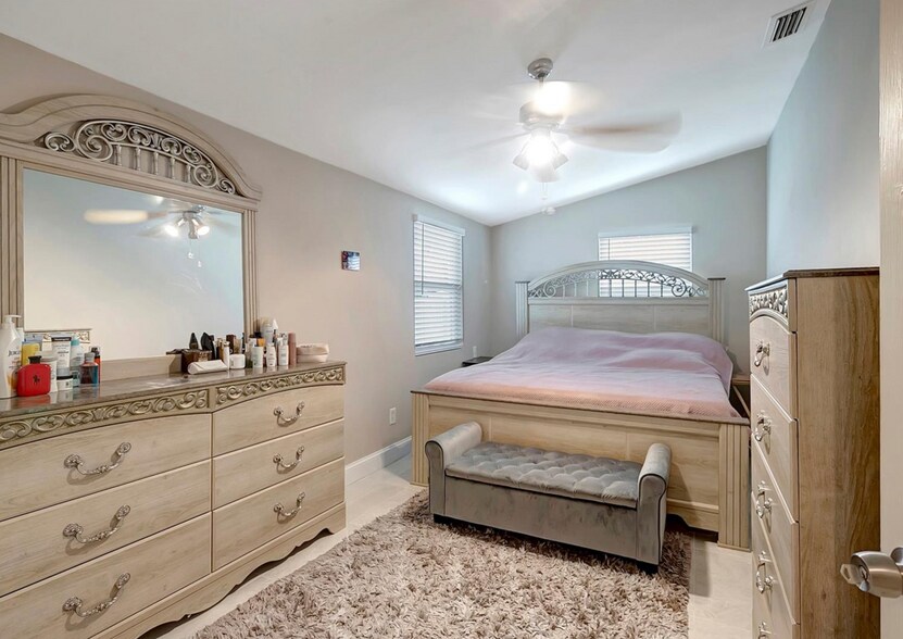 More Photos Of 8413 N Hamner Ave, Tampa Apartments For Sale