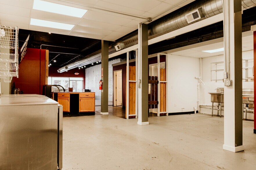 More Photos Of 1529 Grand Blvd, Kansas City Storefront Retail Office For Lease