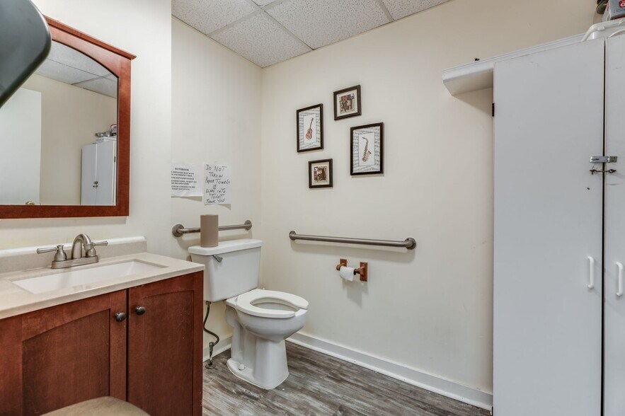 More Photos Of 377 Main St, Center Moriches Storefront Retail Office For Sale