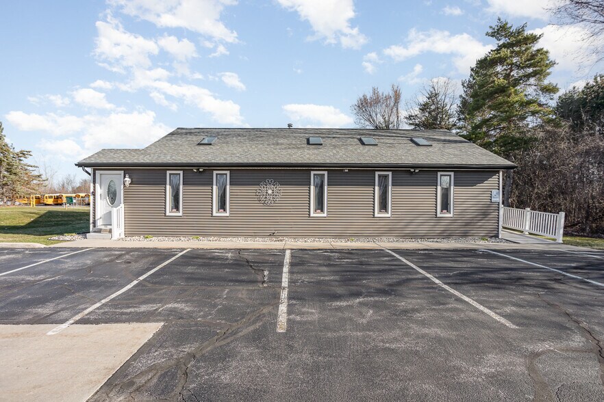 More Photos Of 3266 Fashion Square Blvd, Saginaw Freestanding For Sale