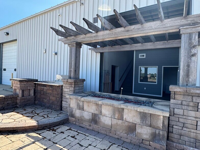 More Photos Of 16180 Laurel St, Waukee Flex For Lease