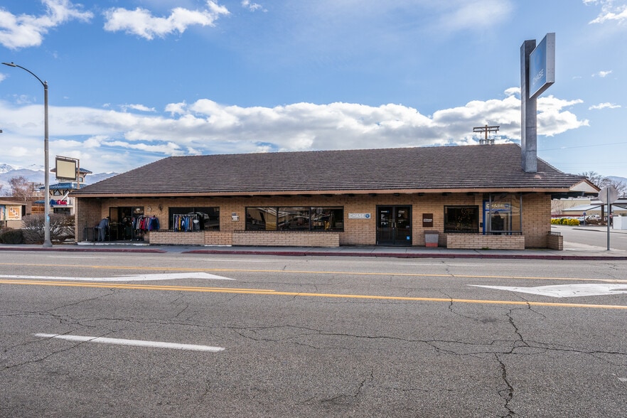 More Photos Of 400 N Main St, Bishop Storefront For Sale