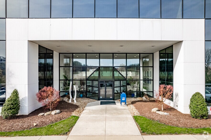 More Photos Of 1 Penn Center Blvd, Pittsburgh Unknown For Lease