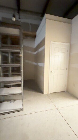 Primary Photo Of 1076 Business Ln, Naples Showroom For Lease