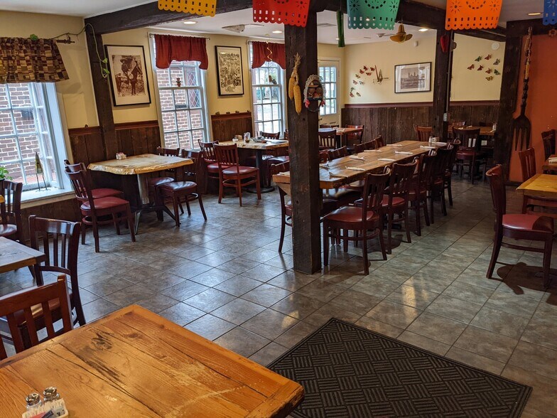 14 Turntable Jct, Flemington, NJ 08822 Retail For Lease