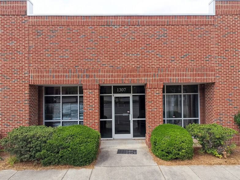 More Photos Of 1301-1317 Copeland Oak Dr, Morrisville Warehouse For Sale