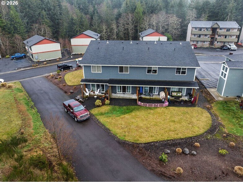 More Photos Of 1524 SE Honeysuckle Loop, Warrenton Apartments For Sale