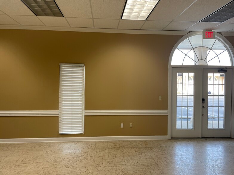 More Photos Of 6131 Shallowford Rd, Chattanooga Office For Sale