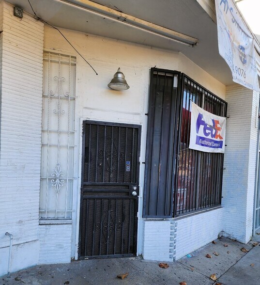 More Photos Of 10209 S Central Ave, Los Angeles Convenience Store For Sale