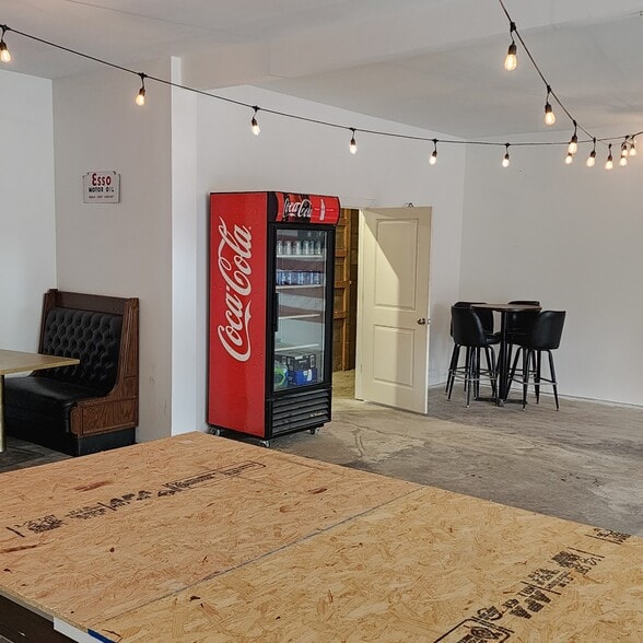 More Photos Of 200-204 N State St, Harrison Restaurant For Lease