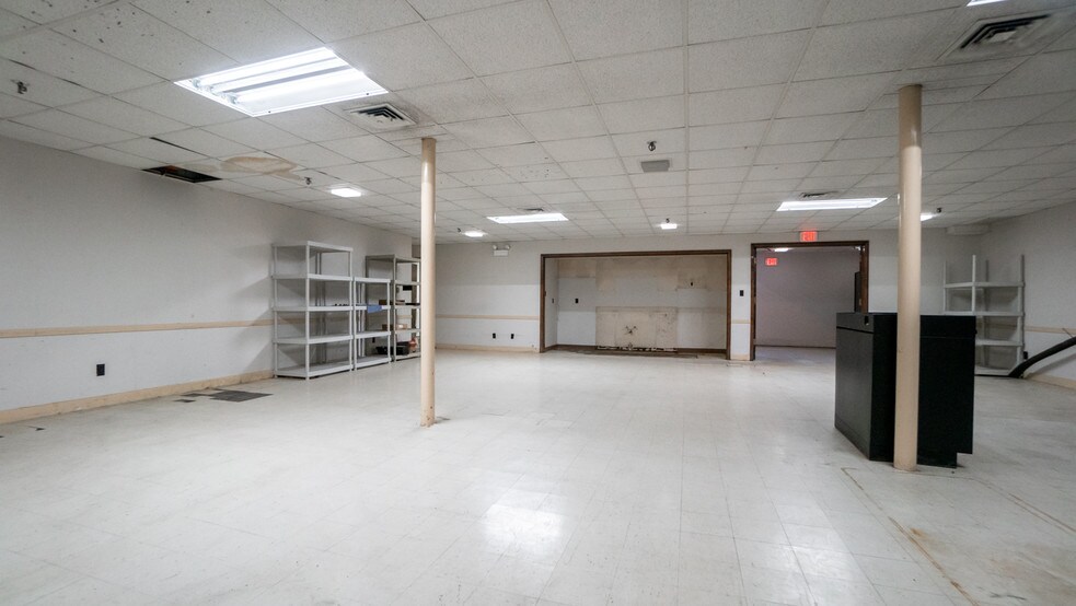 More Photos Of 7007 Calumet Ave, Hammond General Retail For Sale