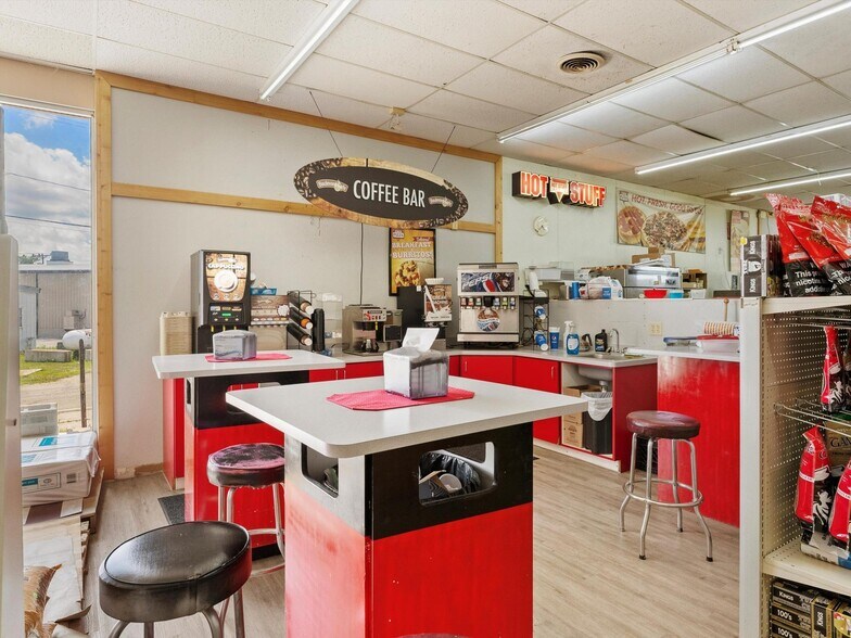 More Photos Of 721 Fremont St, Kiel Service Station For Sale