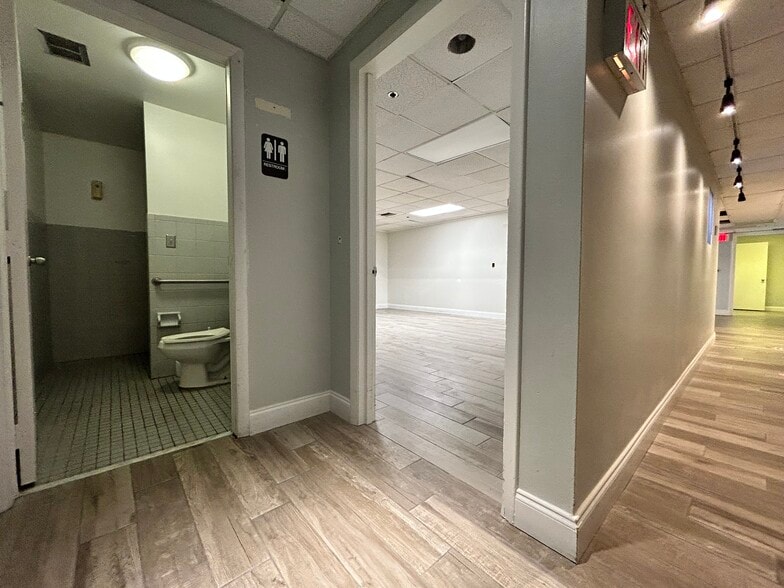 More Photos Of 2055 Liberty St, Hollywood Service For Sale