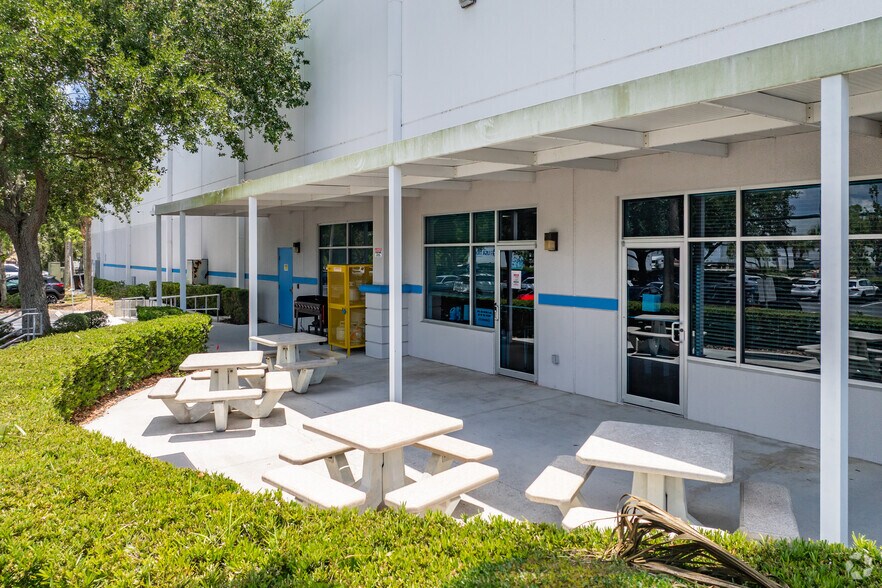 More Photos Of 2511 Corporate Way, Palmetto Light Distribution For Lease