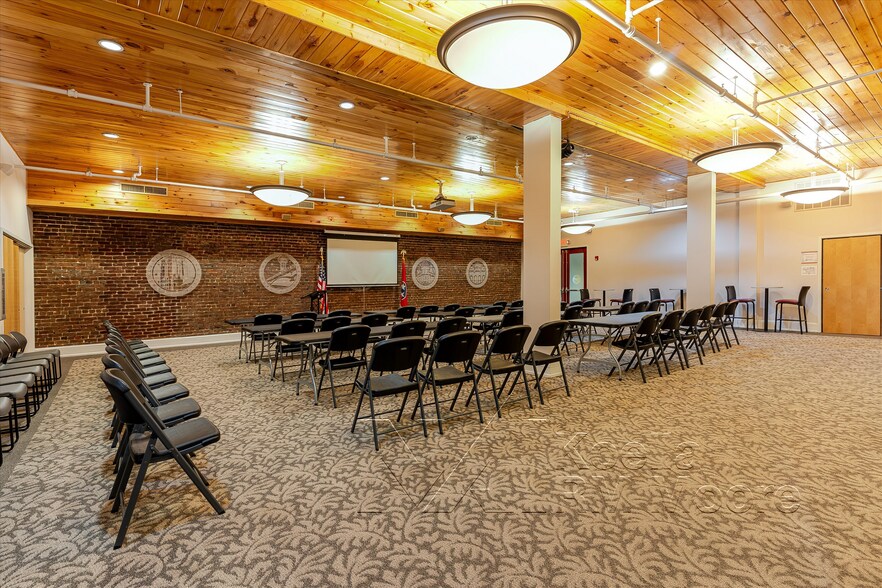 More Photos Of 17 Market Sq, Knoxville Storefront Retail Office For Sale