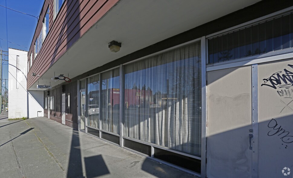 More Photos Of 7726-7730 Edmonds St, Burnaby Storefront Retail Office For Sale