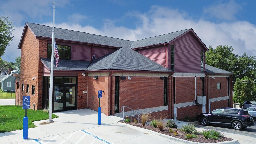 More Photos Of 2132 S 42nd St, Omaha Office For Lease