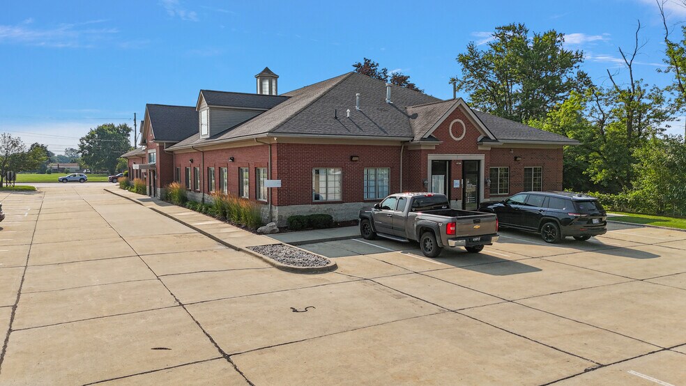 More Photos Of 30117 Schoenherr Rd, Warren Medical For Lease