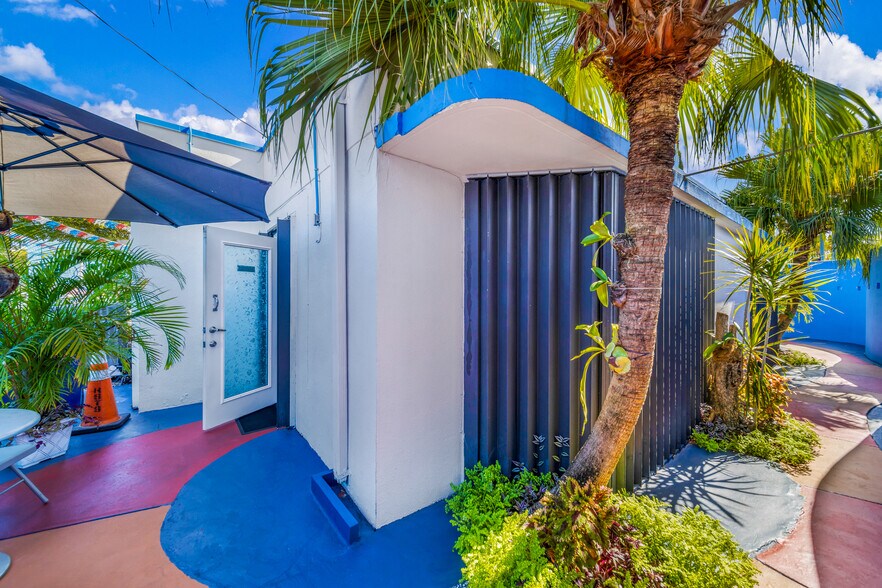 More Photos Of 2945 SW 8th St, Miami Medical For Sale