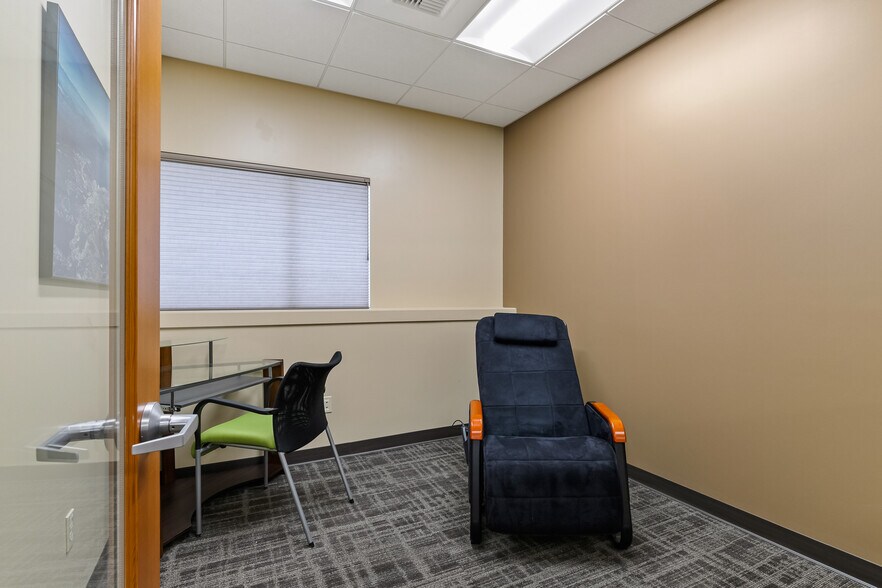 More Photos Of 1501 Cornwall Ave, Bellingham Bank For Sale