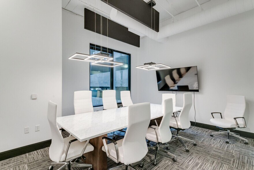 More Photos Of 3100 W 7th St, Fort Worth Office Residential For Lease