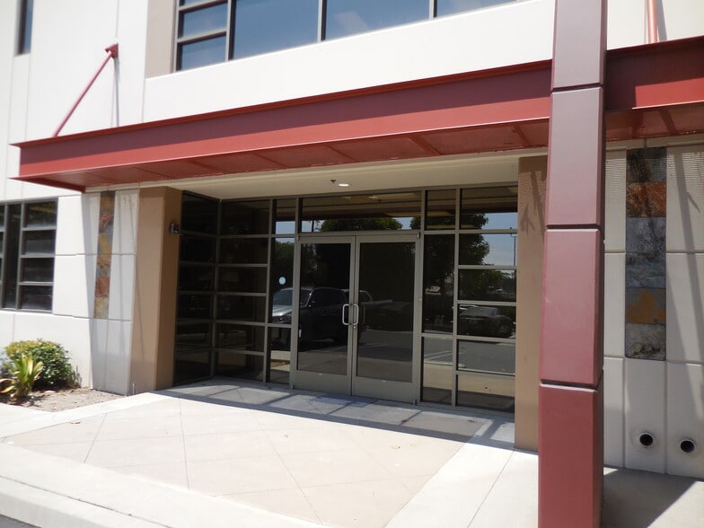 More Photos Of 19801 Hamilton Ave, Torrance Warehouse For Lease