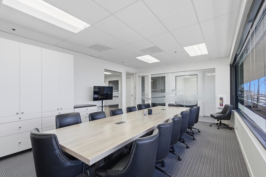 More Photos Of 2533 S Highway 101, Cardiff By The Sea Coworking Space