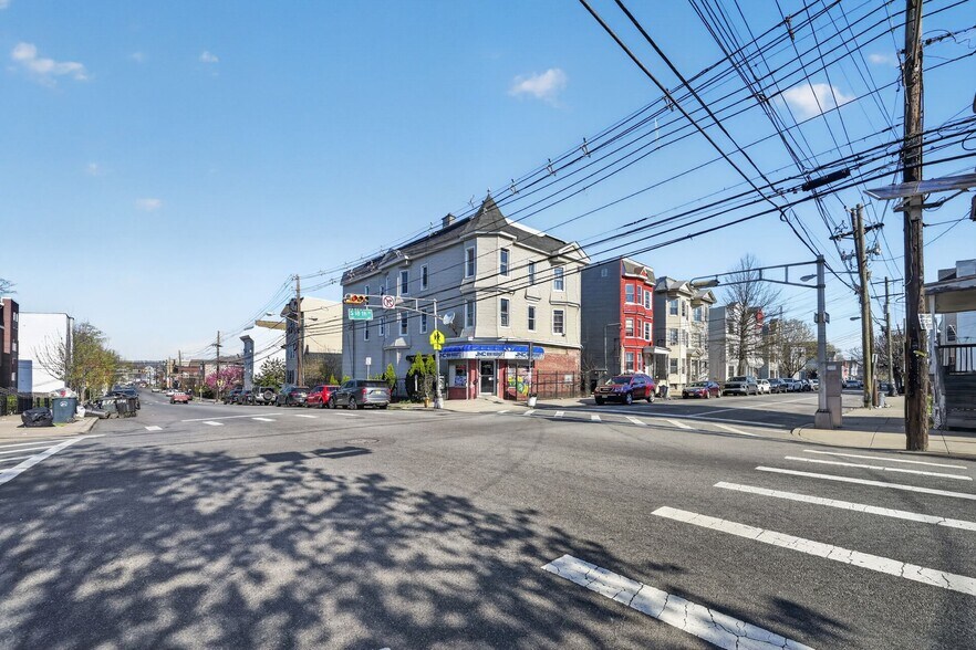 More Photos Of 661 S 18th St, Newark Apartments For Sale