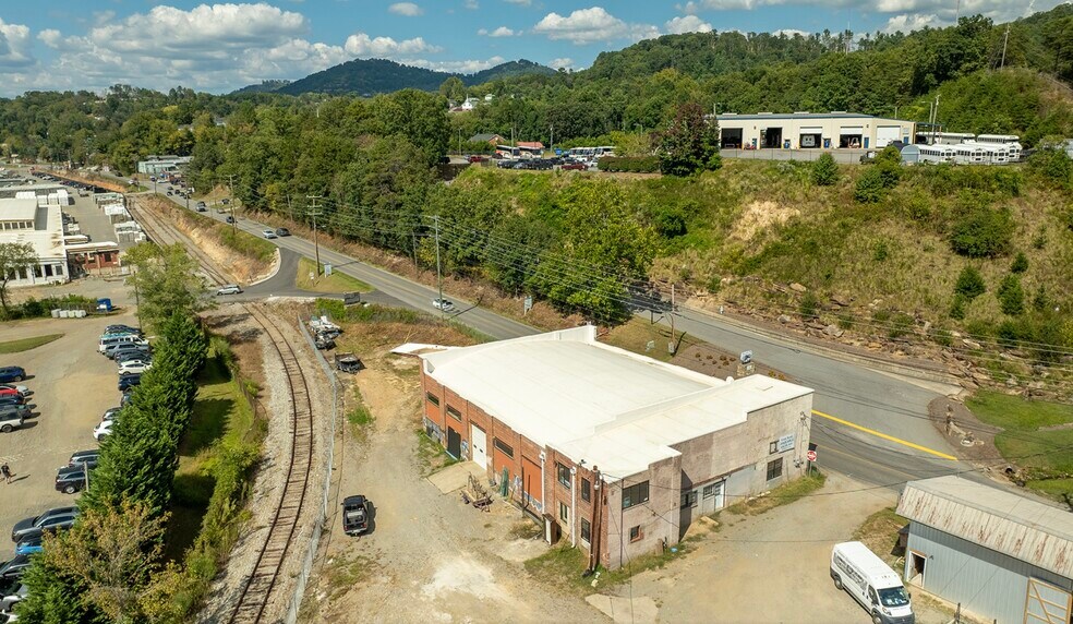 More Photos Of 860 Riverside Dr, Asheville Warehouse For Lease