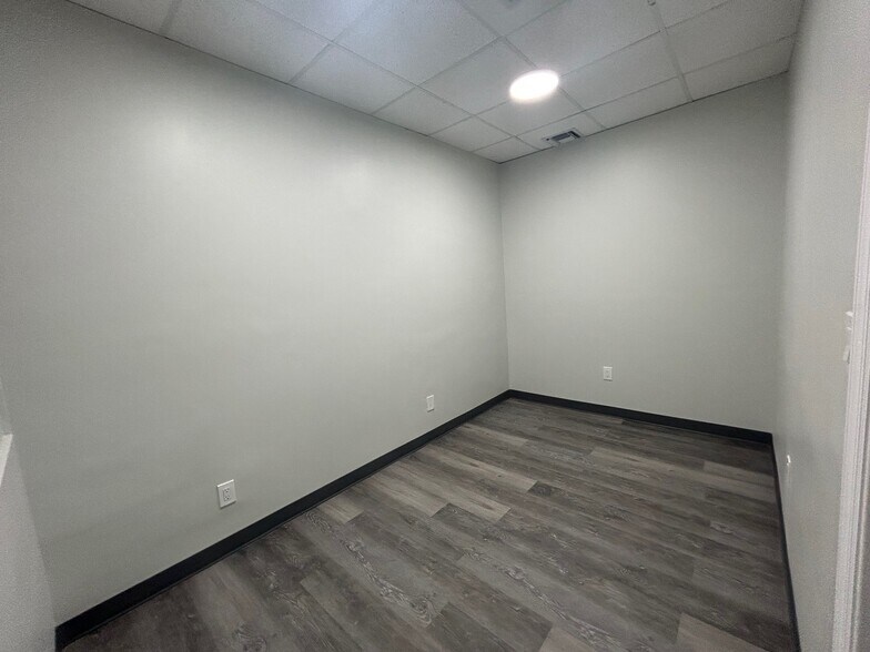 More Photos Of 5100 Hollywood Blvd, Hollywood Medical For Lease