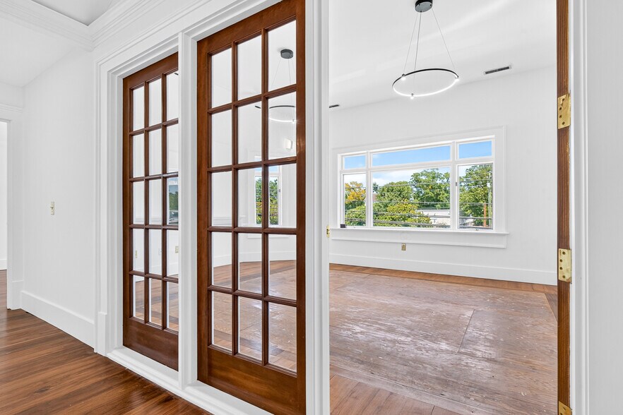 More Photos Of 112 W Doty Ave, Summerville Coworking Space