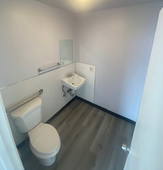 More Photos Of 13045 Telegraph Rd, Santa Fe Springs Manufacturing For Lease