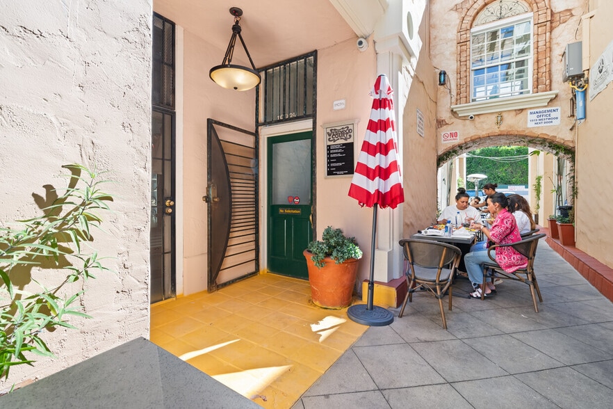 More Photos Of 1927-1949 Westwood Blvd, Los Angeles Restaurant For Lease