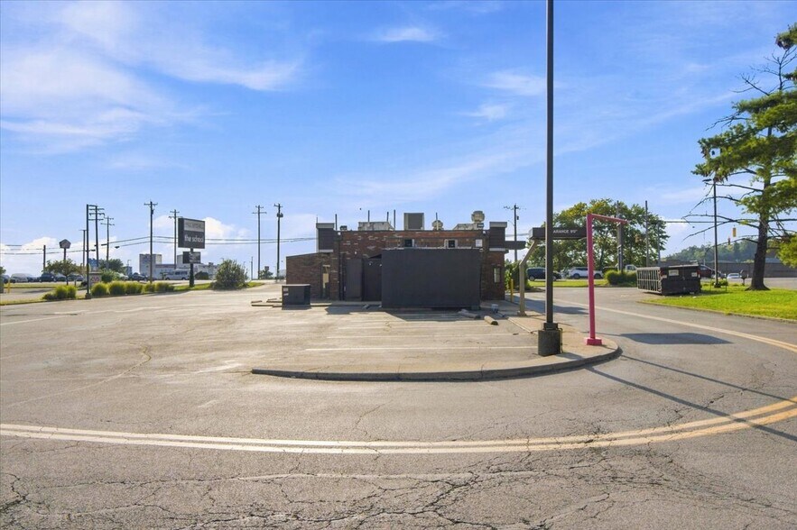 More Photos Of 11960 Lebanon Rd, Cincinnati Fast Food For Sale