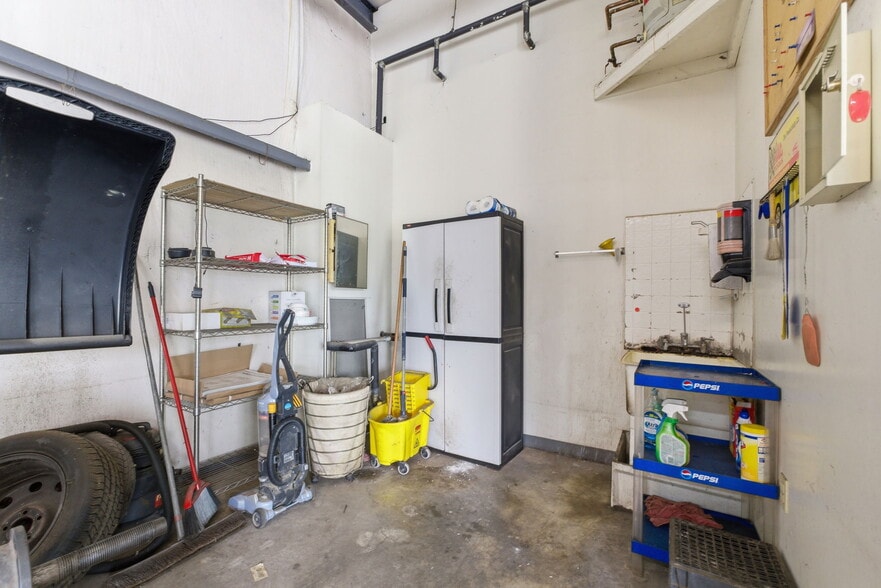 More Photos Of 1525 E Florida St, Springfield Auto Repair For Sale