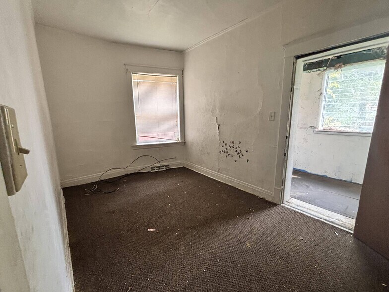 More Photos Of 12 Waltham St, Hammond Multifamily For Sale