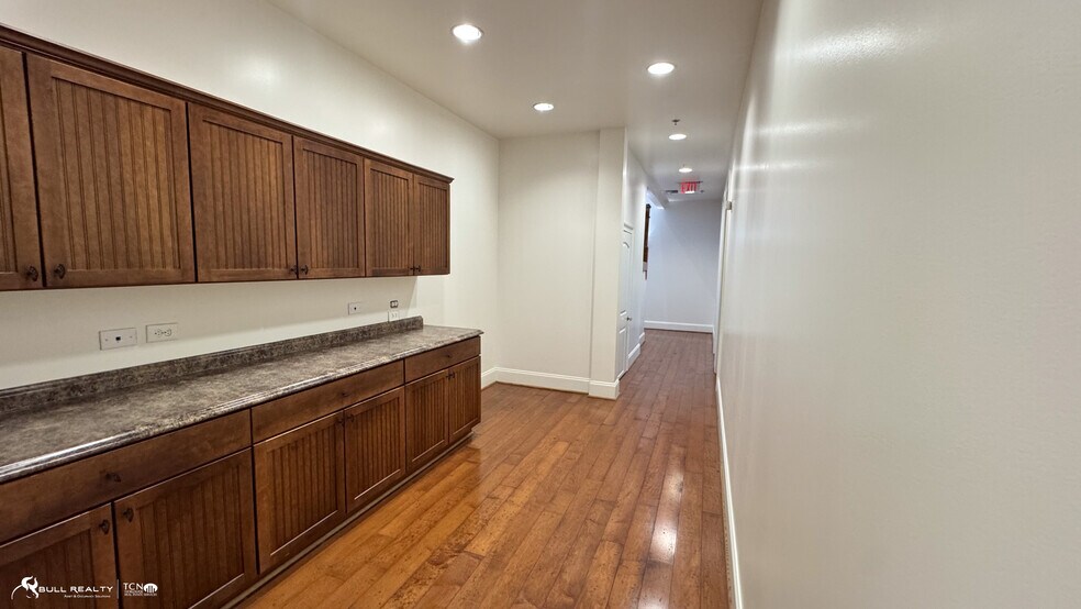 More Photos Of 8450 Holcomb Bridge Rd, Alpharetta Office For Sale