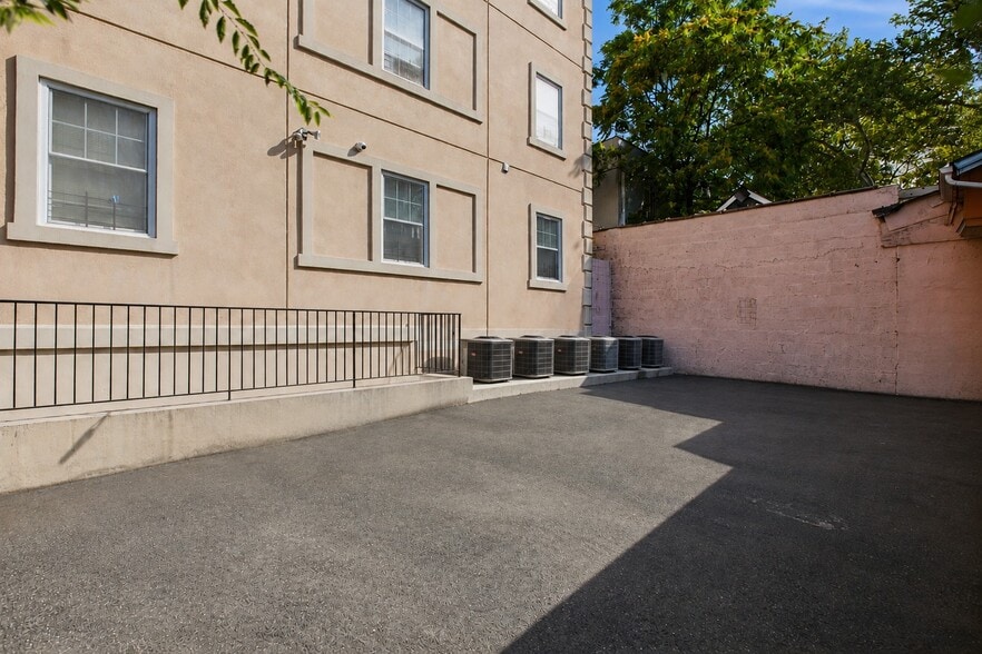 More Photos Of 14 E Sandford Blvd, Mount Vernon Apartments For Sale